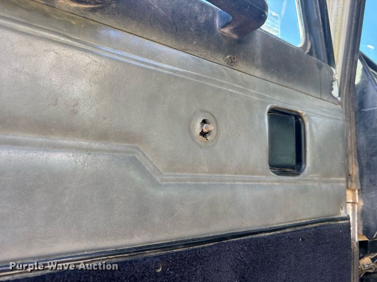 image for item EN4582 1993 Peterbilt 378 dump truck