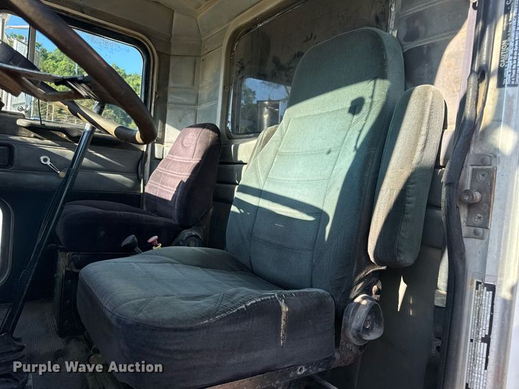 image for item EN4582 1993 Peterbilt 378 dump truck