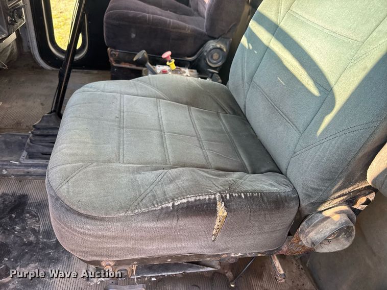 image for item EN4582 1993 Peterbilt 378 dump truck