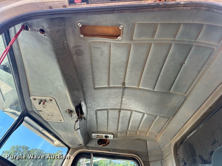 image for item EN4582 1993 Peterbilt 378 dump truck