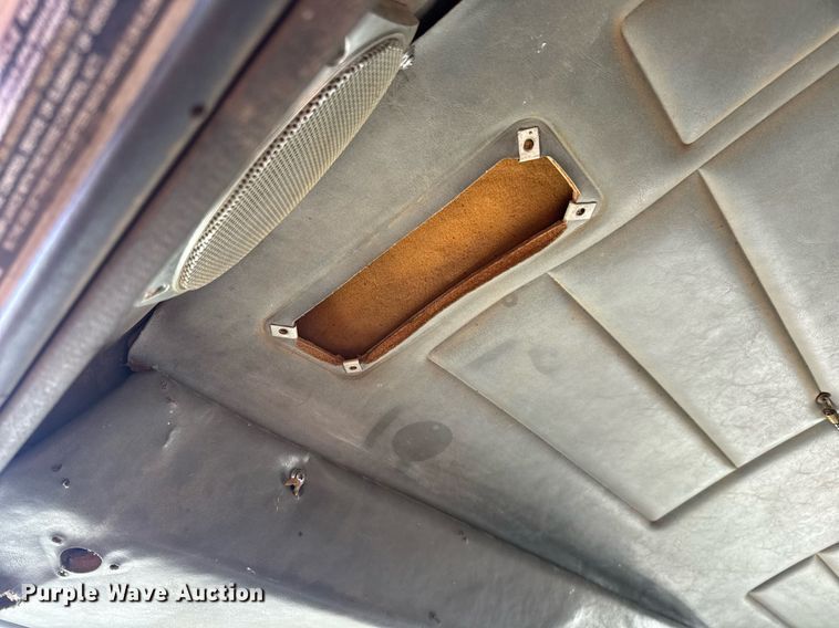 image for item EN4582 1993 Peterbilt 378 dump truck