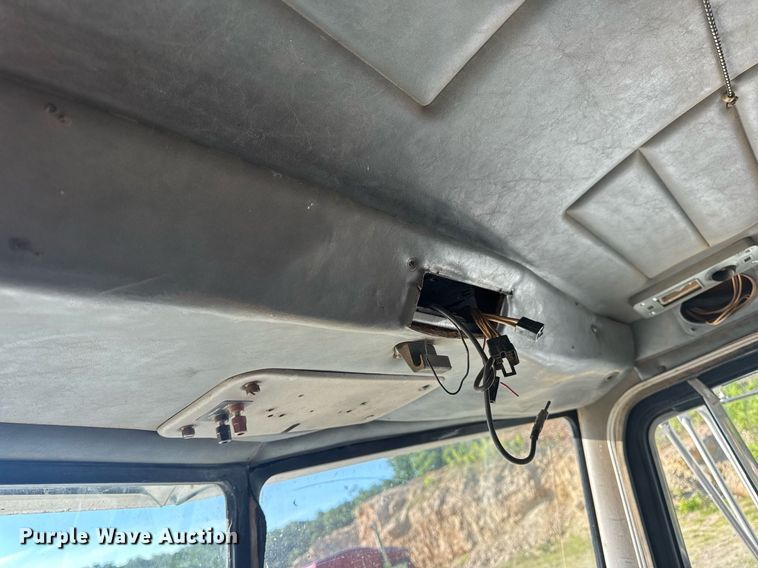 image for item EN4582 1993 Peterbilt 378 dump truck