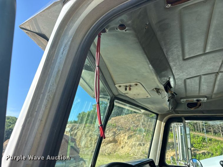 image for item EN4582 1993 Peterbilt 378 dump truck