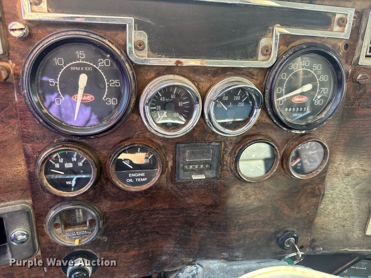 image for item EN4582 1993 Peterbilt 378 dump truck