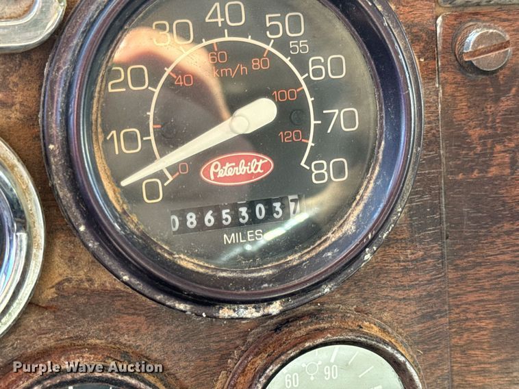 image for item EN4582 1993 Peterbilt 378 dump truck