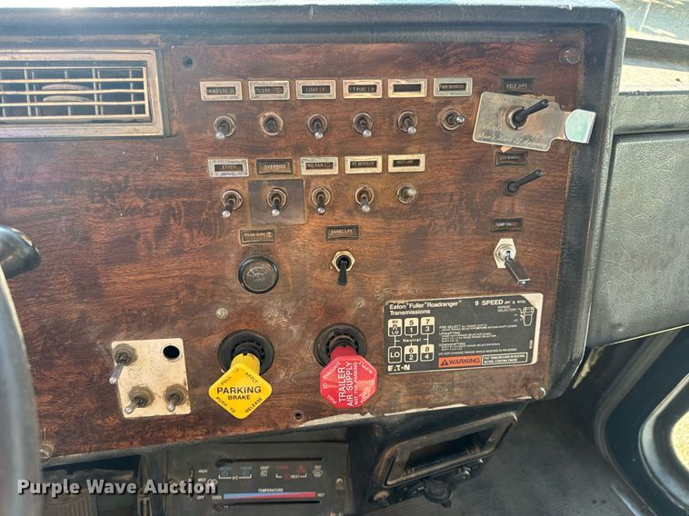 image for item EN4582 1993 Peterbilt 378 dump truck