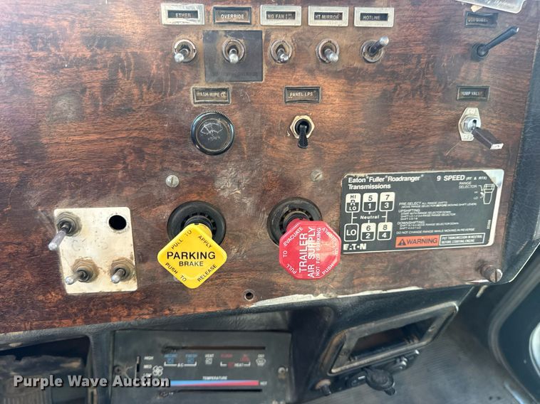 image for item EN4582 1993 Peterbilt 378 dump truck