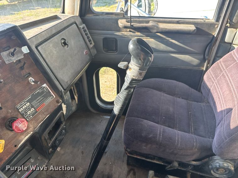 image for item EN4582 1993 Peterbilt 378 dump truck