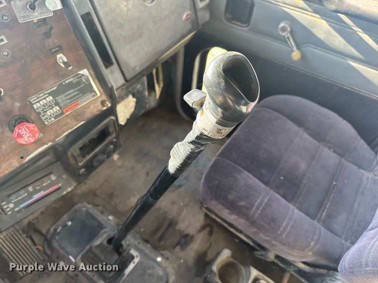 image for item EN4582 1993 Peterbilt 378 dump truck