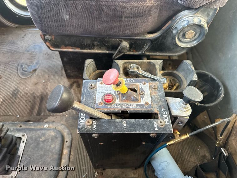 image for item EN4582 1993 Peterbilt 378 dump truck