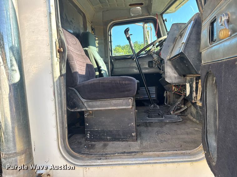 image for item EN4582 1993 Peterbilt 378 dump truck