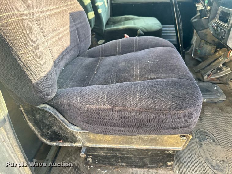 image for item EN4582 1993 Peterbilt 378 dump truck