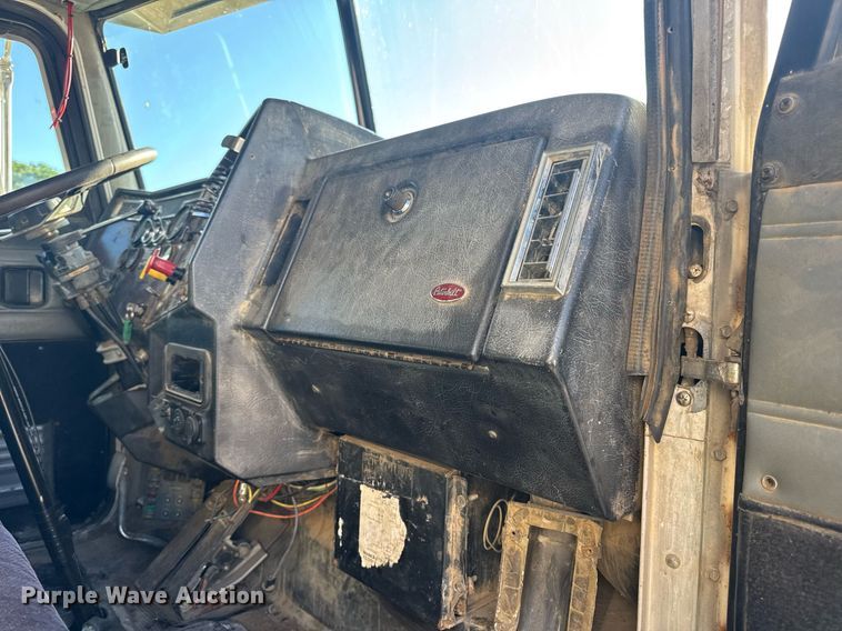 image for item EN4582 1993 Peterbilt 378 dump truck