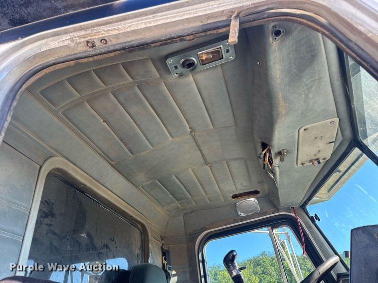 image for item EN4582 1993 Peterbilt 378 dump truck