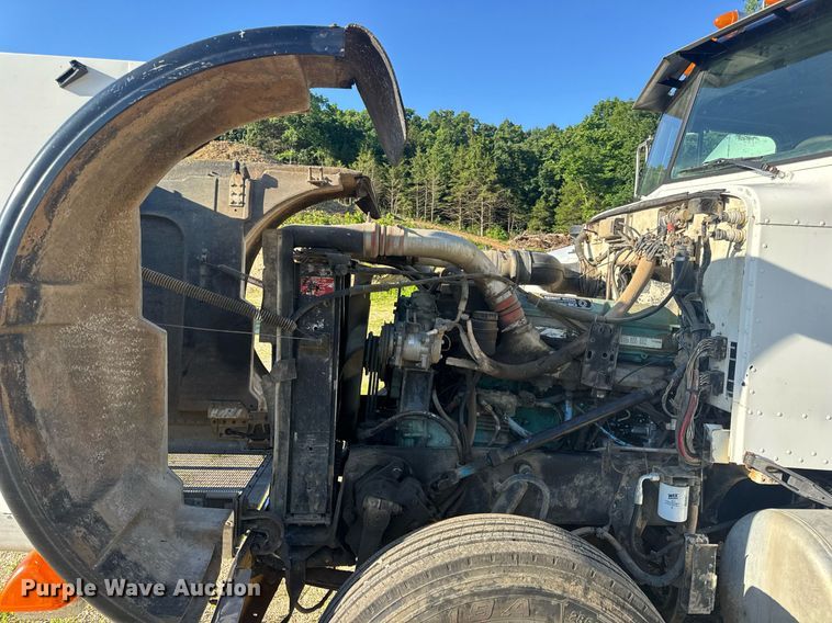 image for item EN4582 1993 Peterbilt 378 dump truck