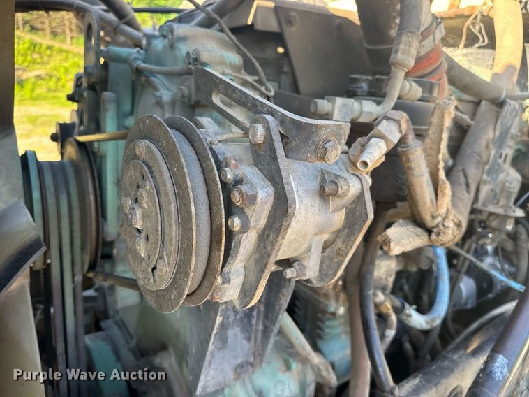 image for item EN4582 1993 Peterbilt 378 dump truck