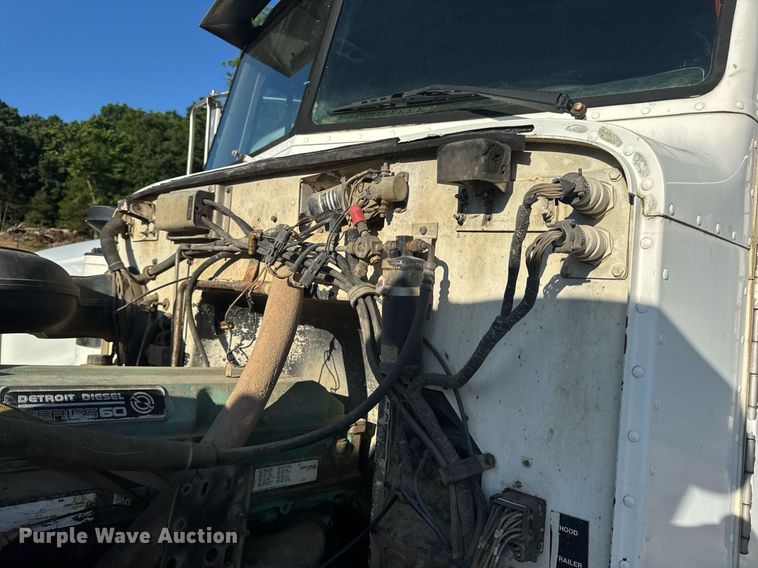 image for item EN4582 1993 Peterbilt 378 dump truck