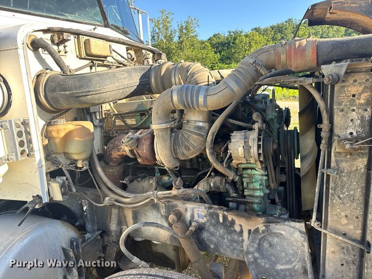 image for item EN4582 1993 Peterbilt 378 dump truck