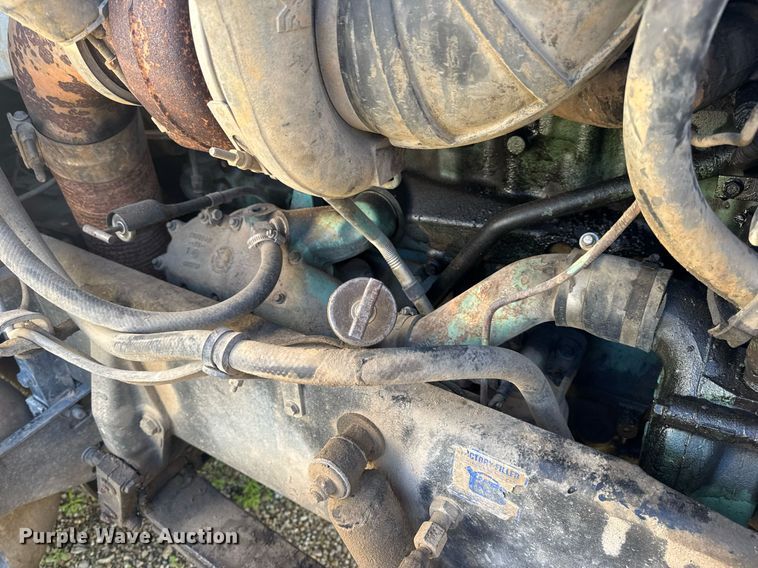 image for item EN4582 1993 Peterbilt 378 dump truck