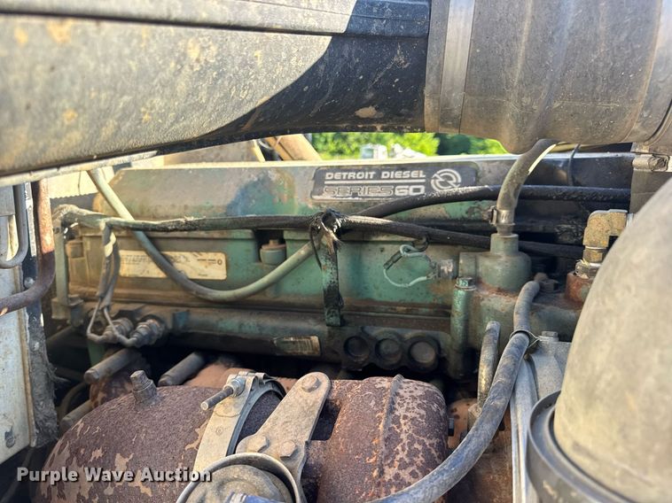 image for item EN4582 1993 Peterbilt 378 dump truck