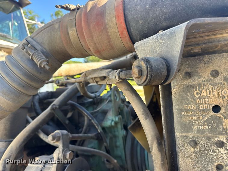 image for item EN4582 1993 Peterbilt 378 dump truck