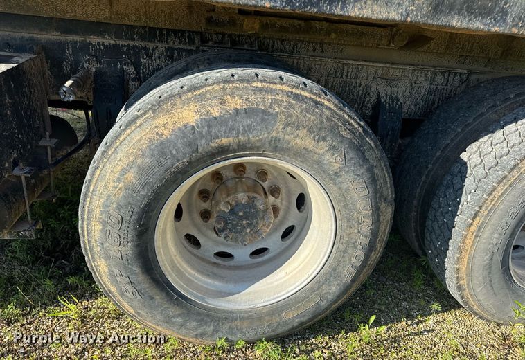 image for item EN4582 1993 Peterbilt 378 dump truck