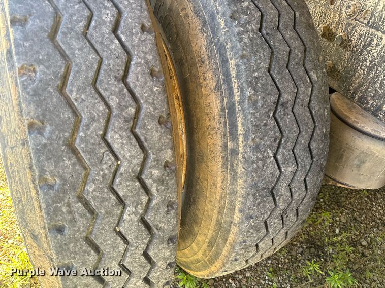 image for item EN4582 1993 Peterbilt 378 dump truck