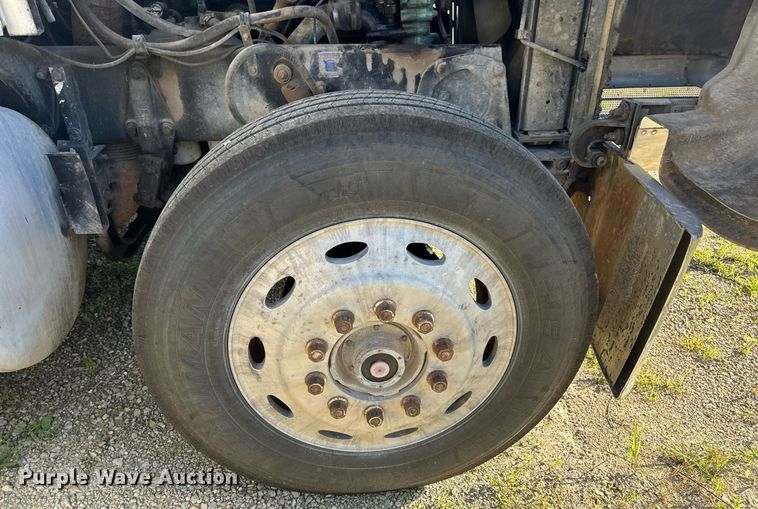 image for item EN4582 1993 Peterbilt 378 dump truck