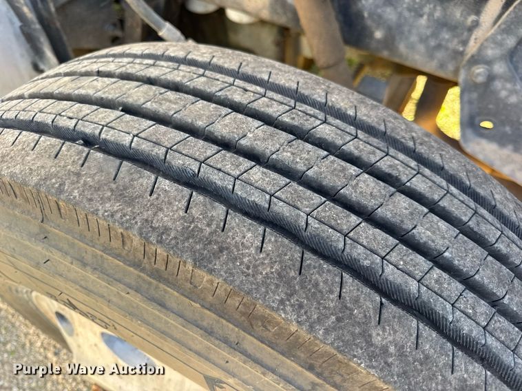 image for item EN4582 1993 Peterbilt 378 dump truck