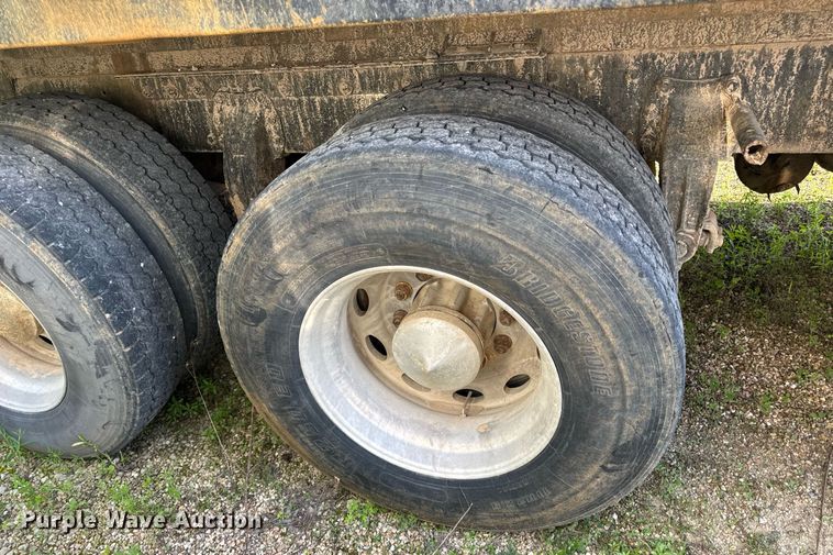 image for item EN4582 1993 Peterbilt 378 dump truck