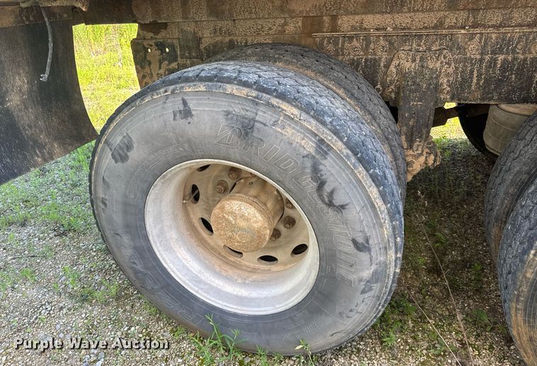 image for item EN4582 1993 Peterbilt 378 dump truck