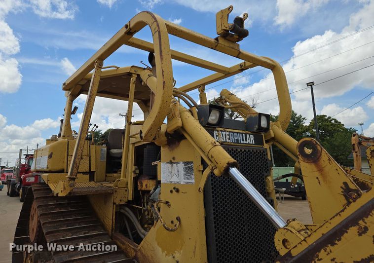 image for item EN8110 1993 Caterpillar D6H XR Series II cable plow