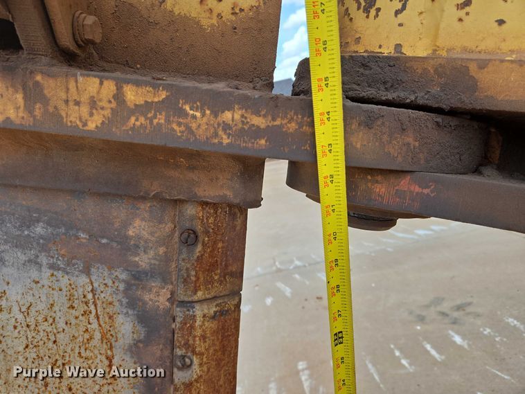 image for item EN8110 1993 Caterpillar D6H XR Series II cable plow