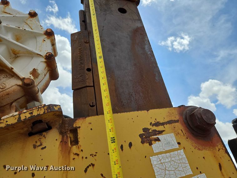 image for item EN8110 1993 Caterpillar D6H XR Series II cable plow