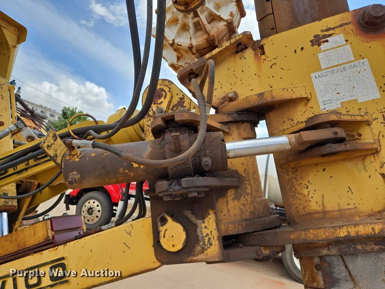 image for item EN8110 1993 Caterpillar D6H XR Series II cable plow