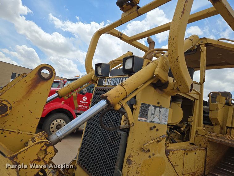 image for item EN8110 1993 Caterpillar D6H XR Series II cable plow