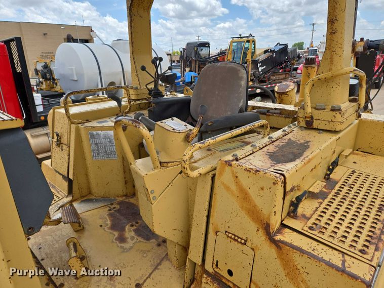 image for item EN8110 1993 Caterpillar D6H XR Series II cable plow