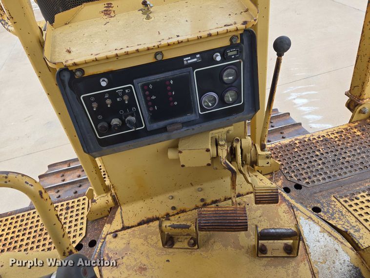 image for item EN8110 1993 Caterpillar D6H XR Series II cable plow