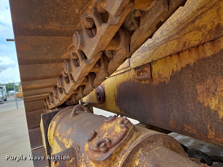 image for item EN8110 1993 Caterpillar D6H XR Series II cable plow