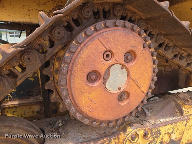 image for item EN8110 1993 Caterpillar D6H XR Series II cable plow