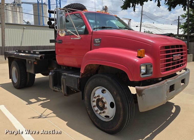 image for item EN8111 2001 GMC  C7500 winch truck