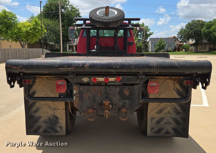 image for item EN8111 2001 GMC  C7500 winch truck