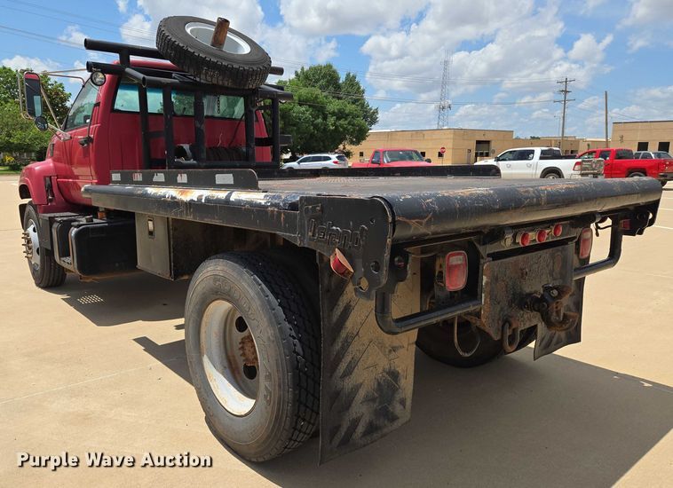 image for item EN8111 2001 GMC  C7500 winch truck