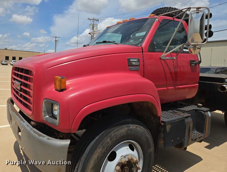 image for item EN8111 2001 GMC  C7500 winch truck