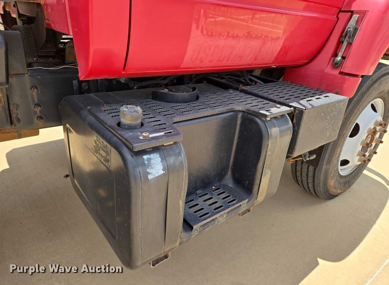 image for item EN8111 2001 GMC  C7500 winch truck