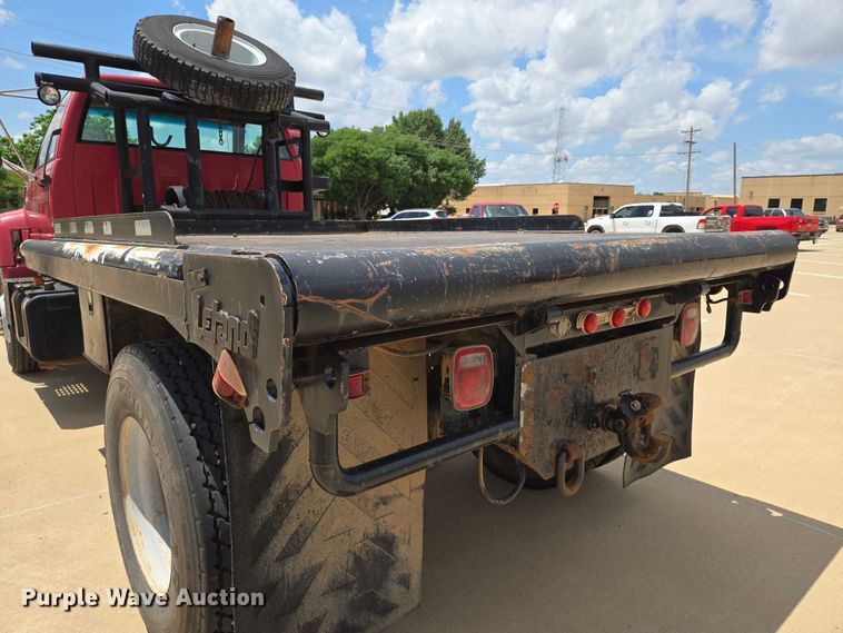 image for item EN8111 2001 GMC  C7500 winch truck