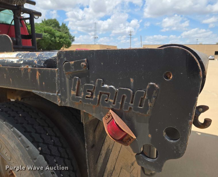 image for item EN8111 2001 GMC  C7500 winch truck