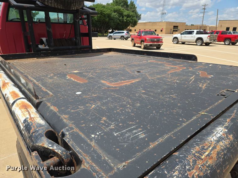 image for item EN8111 2001 GMC  C7500 winch truck