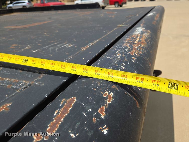 image for item EN8111 2001 GMC  C7500 winch truck