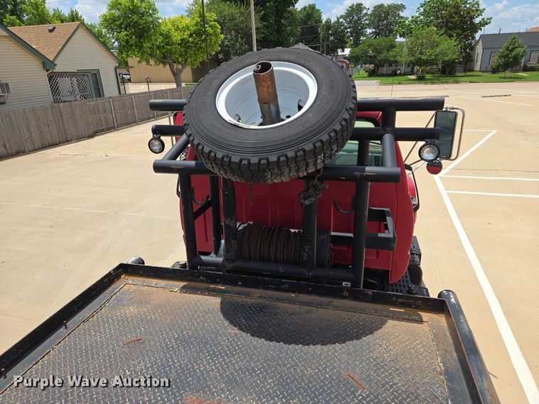 image for item EN8111 2001 GMC  C7500 winch truck